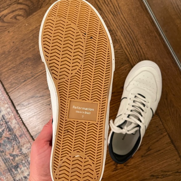Reformation Harlow leather sneaker with Navy accent - Picture 3 of 4